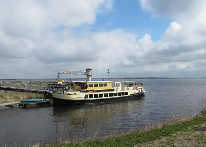 Ferienhaus HET GANZELAND by FeWo-PLAN OOST100 direkt am LAUWERSMEER gelegen